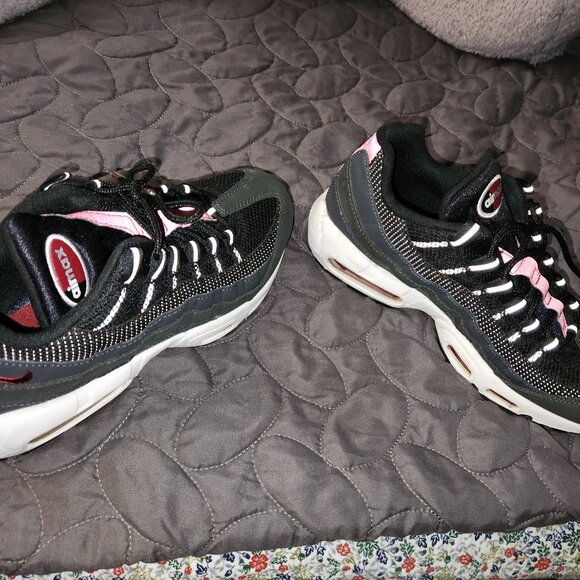 Mens nike sneakers - Picture 3 of 5